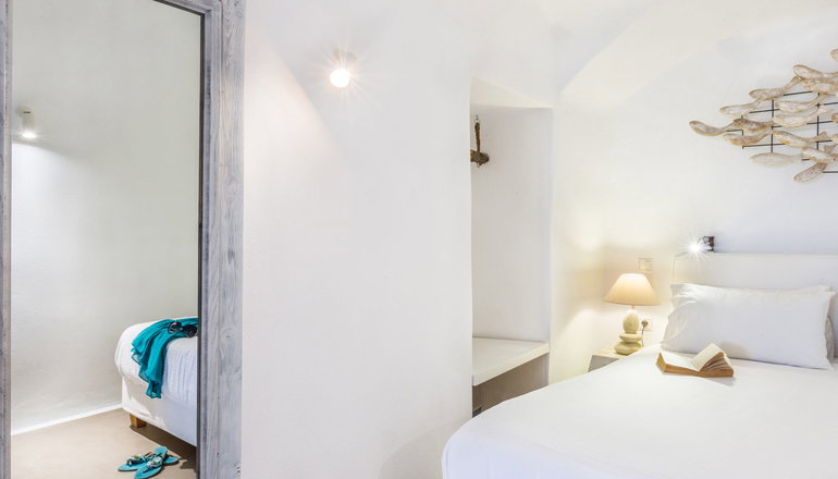 4* On The Rocks Hotel