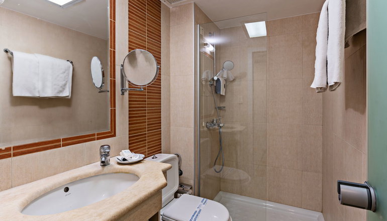 4* Pearl Beach