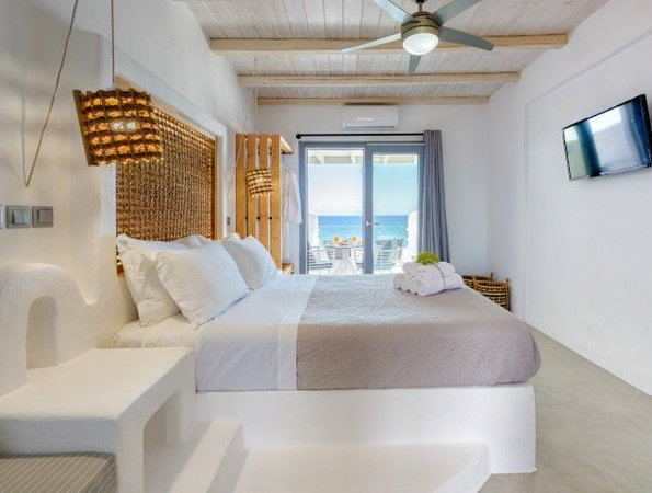 Blue Waves Suites & Apartments Paros