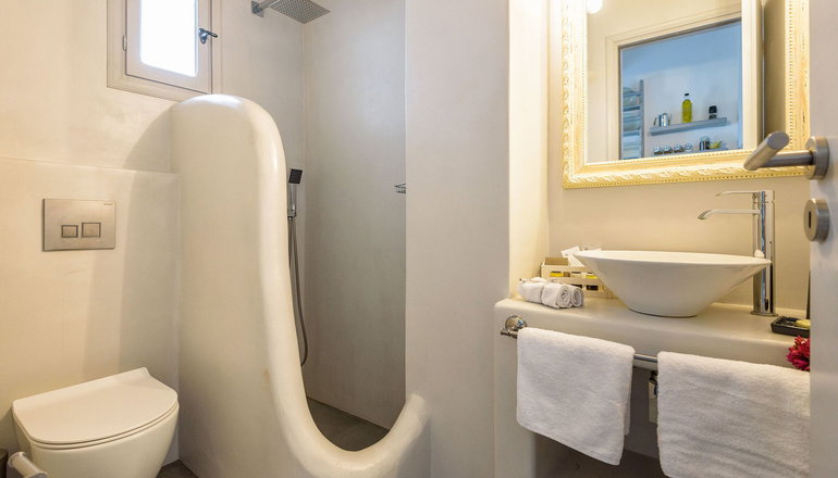 Blue Waves Suites & Apartments Paros