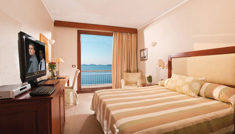 5* Grand Resort Lagonissi