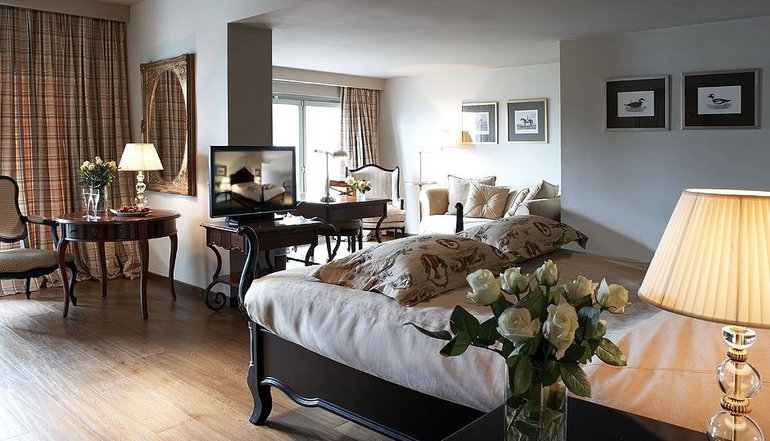 4* Aegli Hotel
