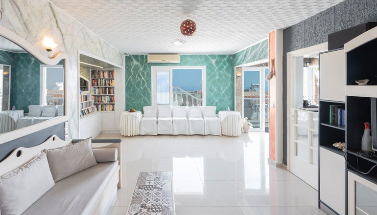 4* Korifi Suites Collection