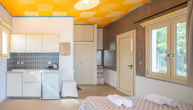 4* Korifi Suites Collection