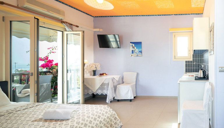 4* Korifi Suites Collection