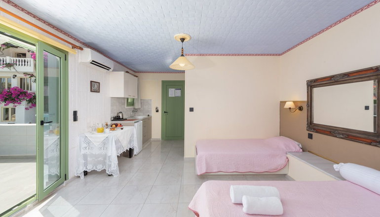 4* Korifi Suites Collection