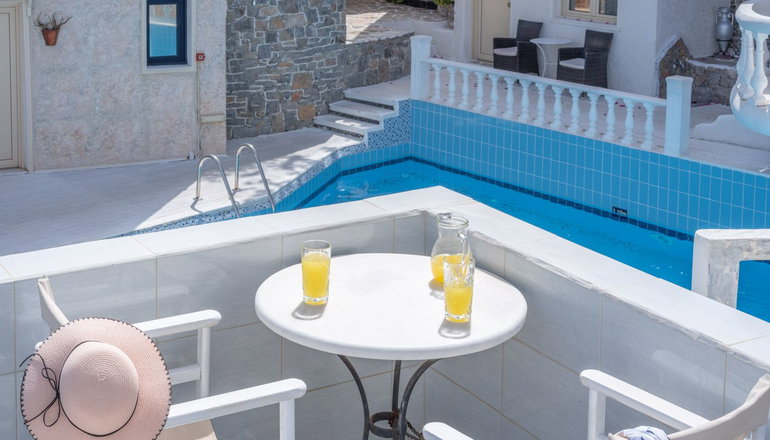 4* Korifi Suites Collection