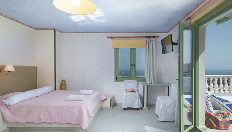 4* Korifi Suites Collection