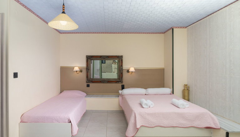4* Korifi Suites Collection