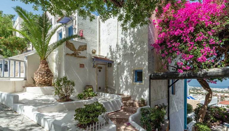 4* Korifi Suites Collection