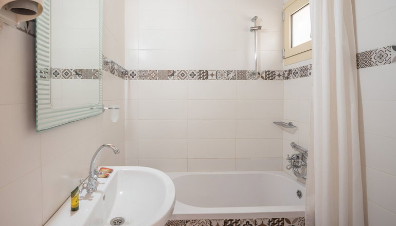 4* Korifi Suites Collection