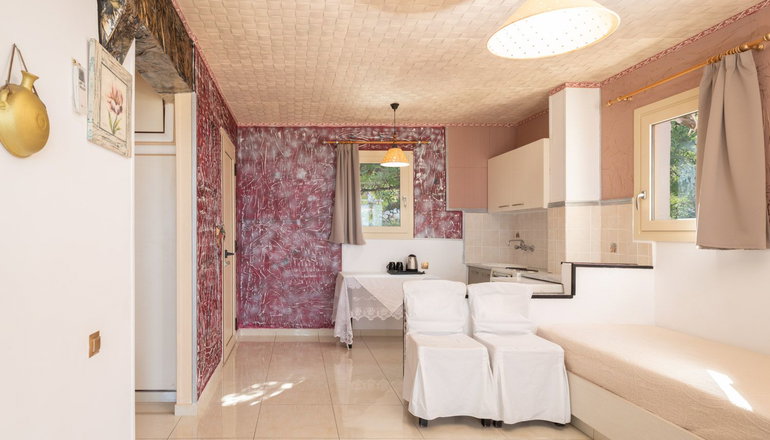 4* Korifi Suites Collection