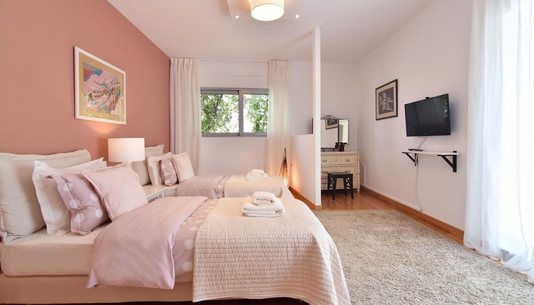 Amaryllis Villa
