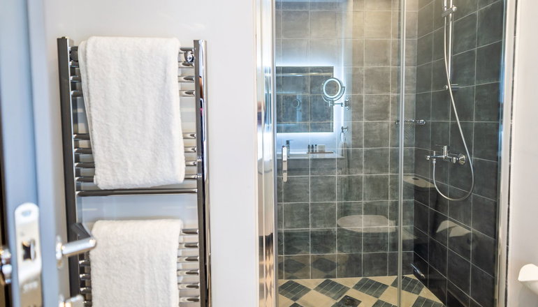 33 Solonos Suites