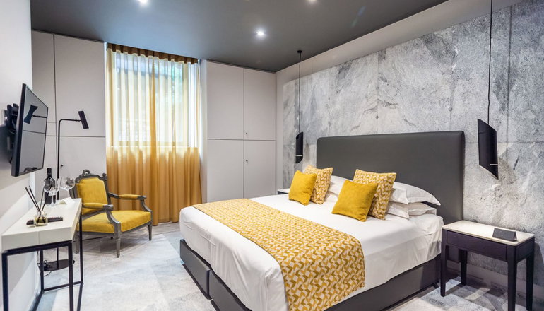 33 Solonos Suites