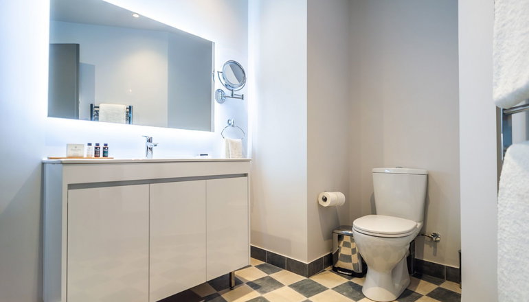 33 Solonos Suites
