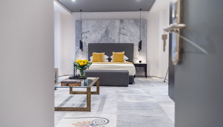 33 Solonos Suites