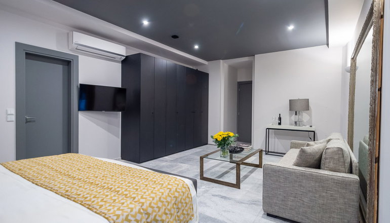 33 Solonos Suites
