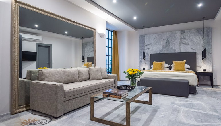 33 Solonos Suites