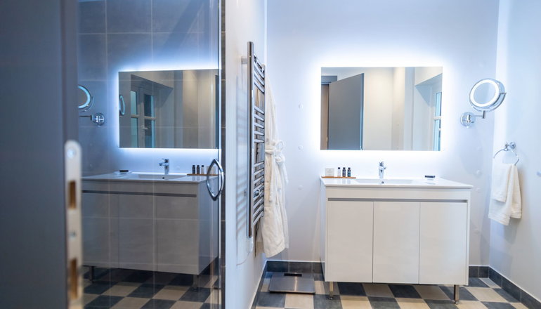 33 Solonos Suites