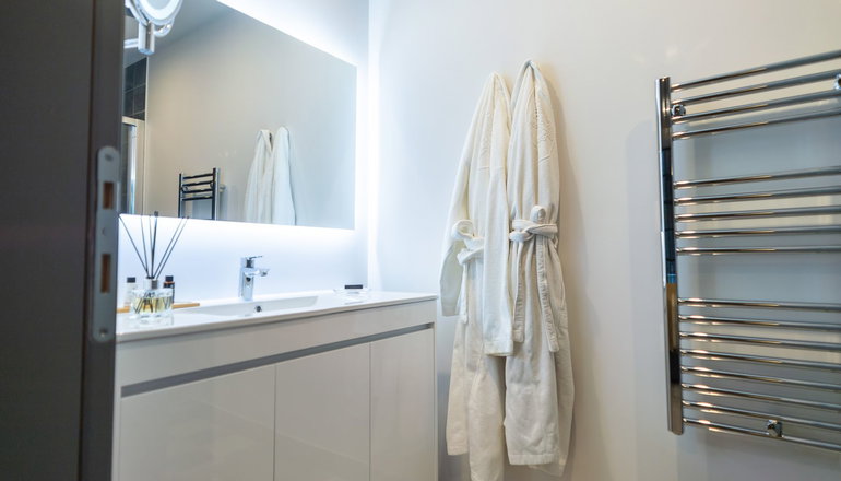 33 Solonos Suites