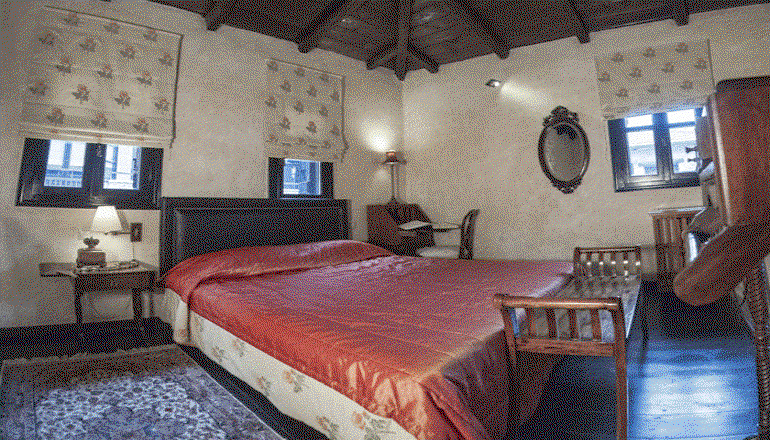 Ostra Menalon Luxury Suites