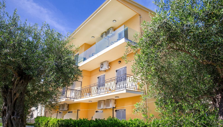 Passas Mare Apartments & Studios