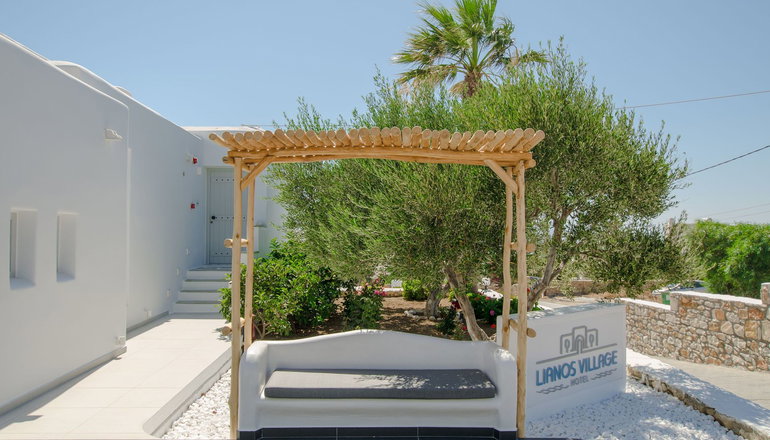 Lianos Village