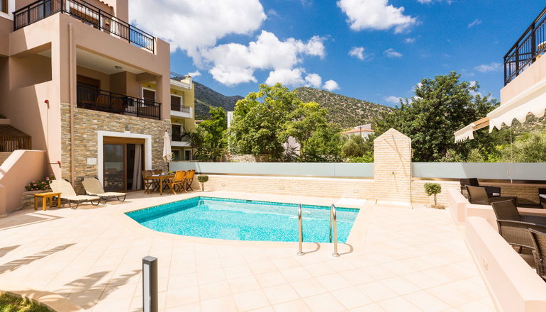 4* Pantheon Villas & Suites