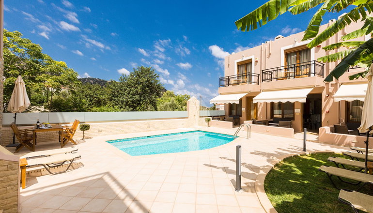 4* Pantheon Villas & Suites