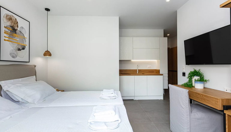 4* North Coast Seaside Suites