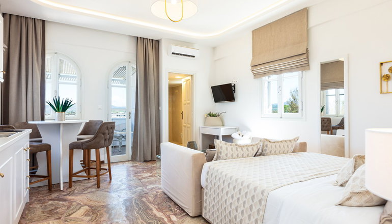 Pinelopi Beach Suites