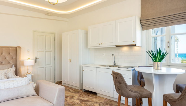 Pinelopi Beach Suites