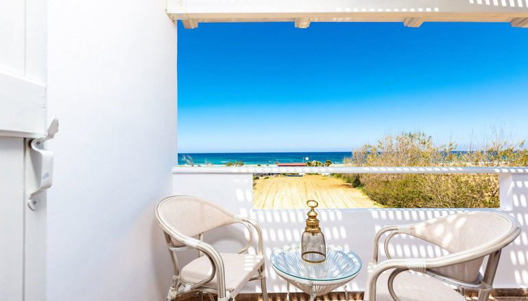 Pinelopi Beach Suites