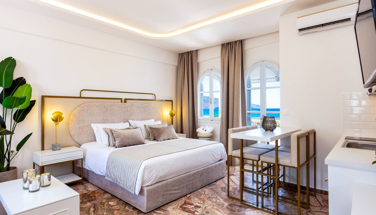 Pinelopi Beach Suites