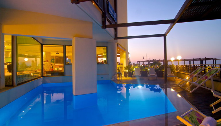 Steris Elegant Beach Hotel & Apartments