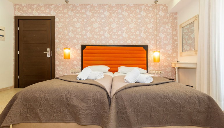 Steris Elegant Beach Hotel & Apartments