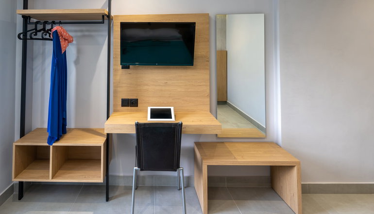 Bemyguest Comfort Zefyros Hotel