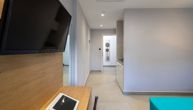 Bemyguest Comfort Zefyros Hotel