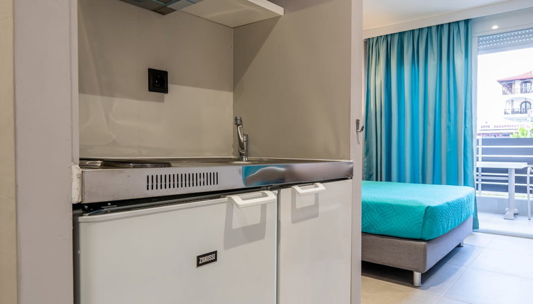 Bemyguest Comfort Zefyros Hotel