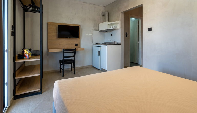 Bemyguest Comfort Zefyros Hotel