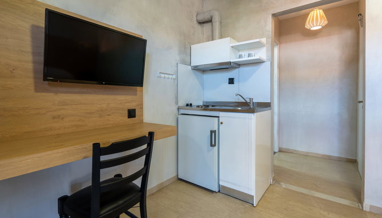 Bemyguest Comfort Zefyros Hotel