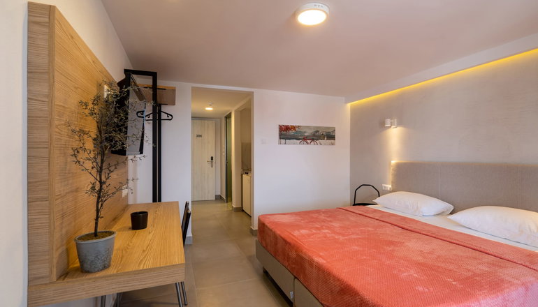 Bemyguest Comfort Zefyros Hotel