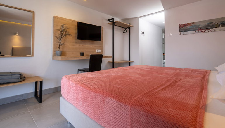 Bemyguest Comfort Zefyros Hotel