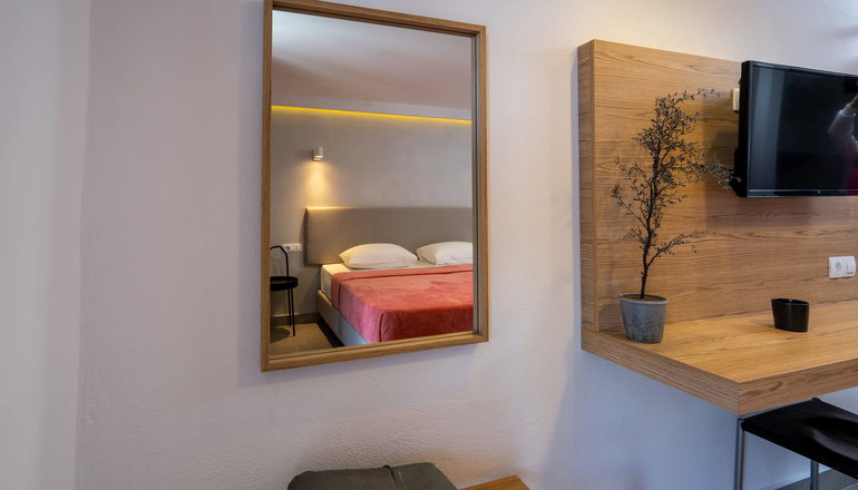Bemyguest Comfort Zefyros Hotel