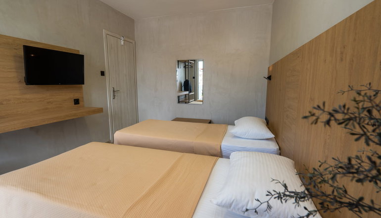 Bemyguest Comfort Zefyros Hotel