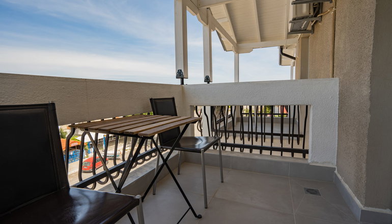 Bemyguest Comfort Zefyros Hotel