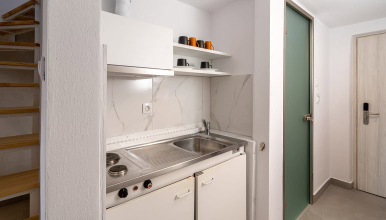 Bemyguest Comfort Zefyros Hotel