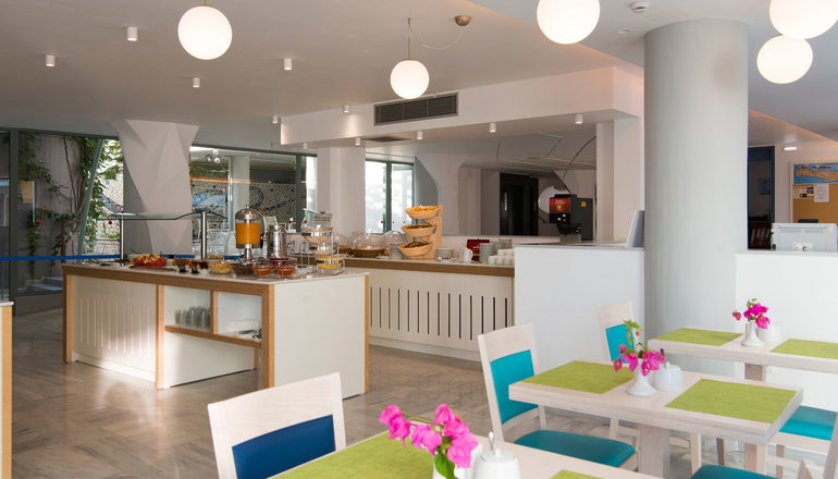 4* Alia Beach Hotel