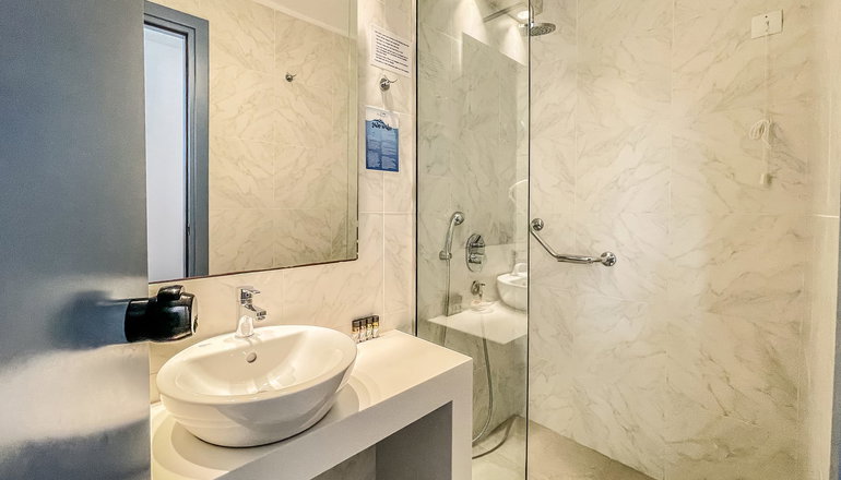 4* Alia Beach Hotel